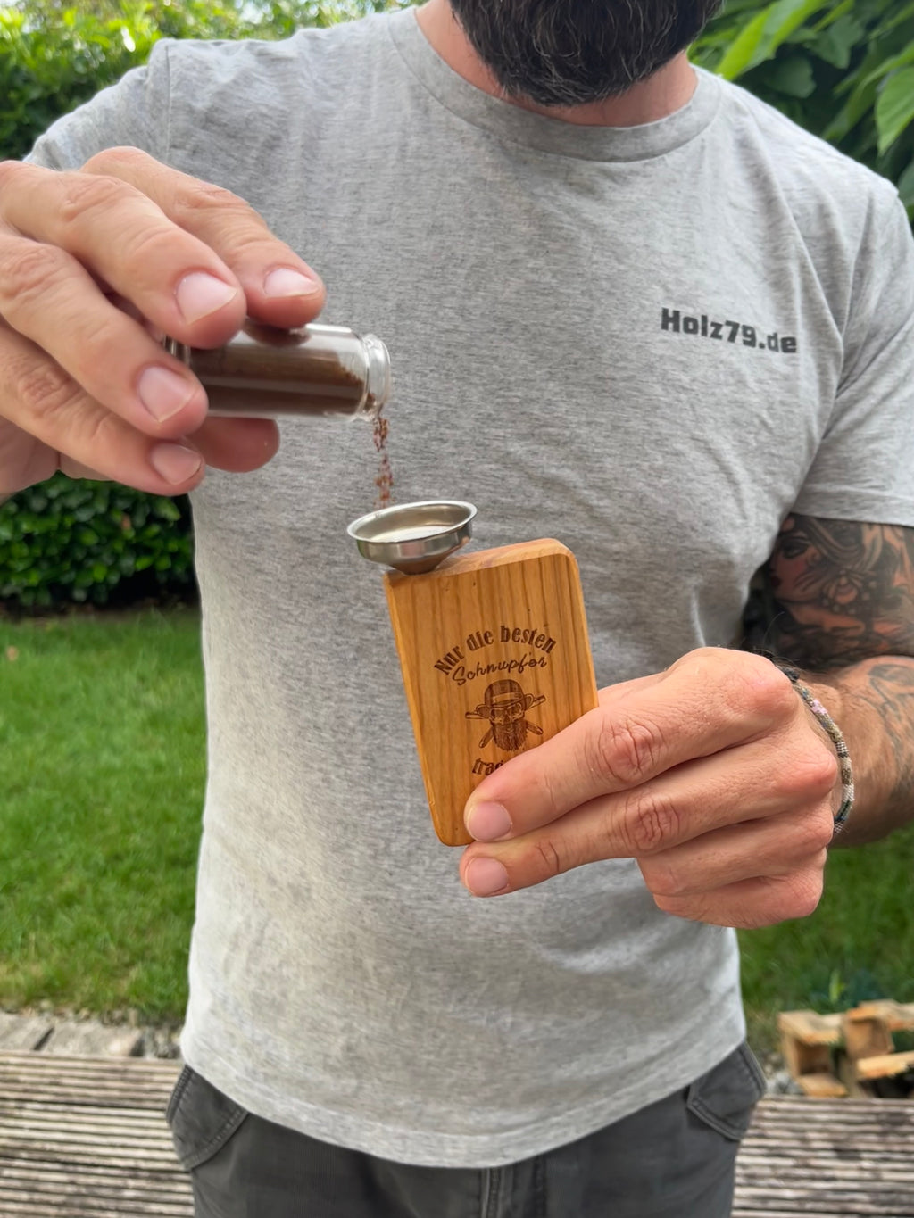 Schnupftabak-Dose aus geöltem Kirschholz